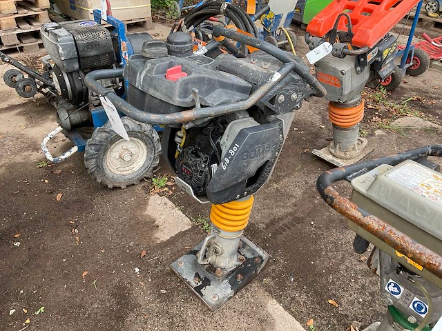 2012 bomag bt 60 trilstamper - afbeelding 1 van  6