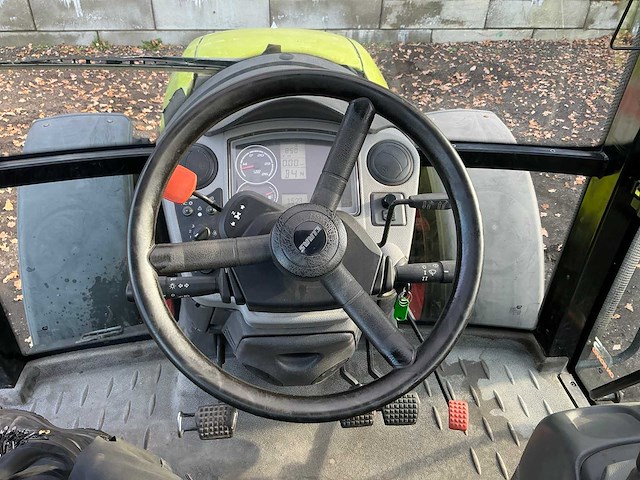 2012 claas 410 arion vierwielaangedreven landbouwtractor - afbeelding 32 van  62