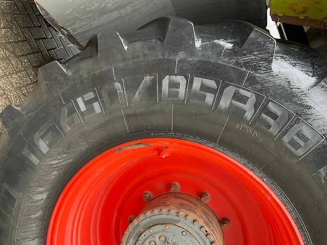 2012 claas xerion 3800 saddle trac vierwielaangedreven landbouwtractor - afbeelding 4 van  33