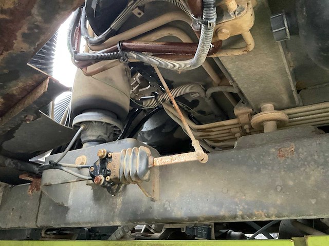 2012 claas xerion 3800 saddle trac vierwielaangedreven landbouwtractor - afbeelding 9 van  33