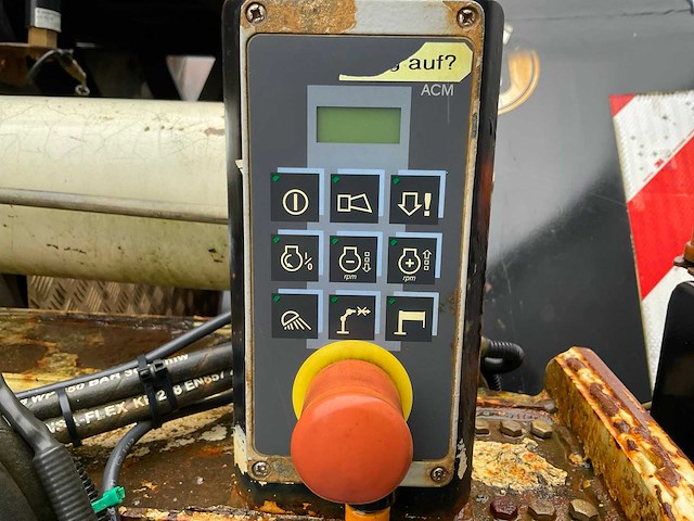 2012 claas xerion 3800 saddle trac vierwielaangedreven landbouwtractor - afbeelding 13 van  33