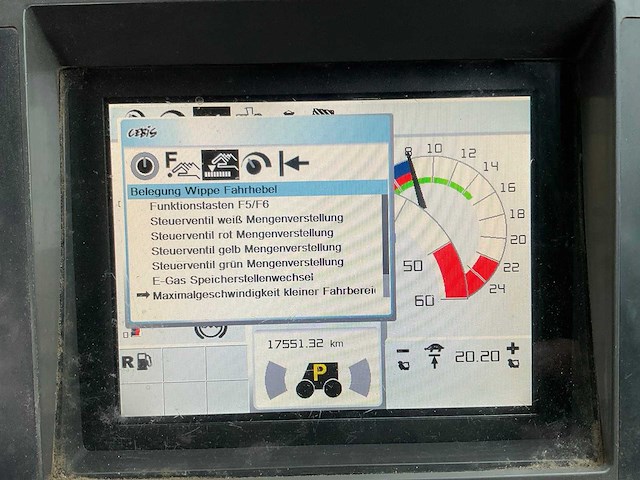 2012 claas xerion 3800 saddle trac vierwielaangedreven landbouwtractor - afbeelding 27 van  33