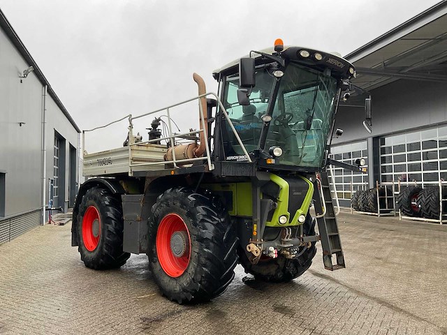 2012 claas xerion 3800 saddle trac vierwielaangedreven landbouwtractor - afbeelding 28 van  33