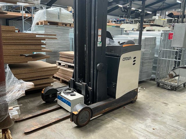 2012 crown esr5000 reach truck - afbeelding 1 van  8