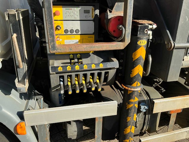 2012 daf lf 3 zijdige kippervrachtwagen met palfinger laadkraan - afbeelding 11 van  41