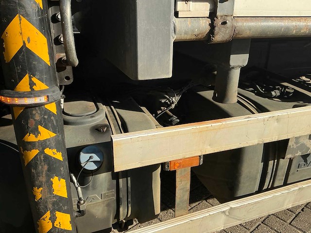 2012 daf lf 3 zijdige kippervrachtwagen met palfinger laadkraan - afbeelding 18 van  41