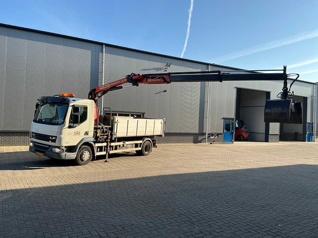 2012 daf lf 3 zijdige kippervrachtwagen met palfinger laadkraan - afbeelding 40 van  41