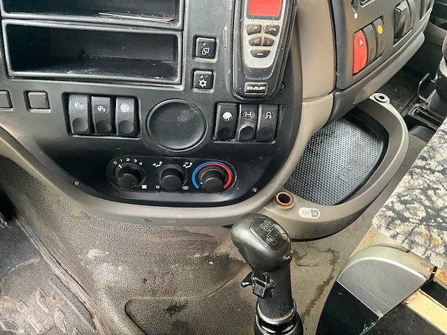 2012 daf xf 105 460 vrachtwagen met vdl haakarmsysteem - afbeelding 22 van  39