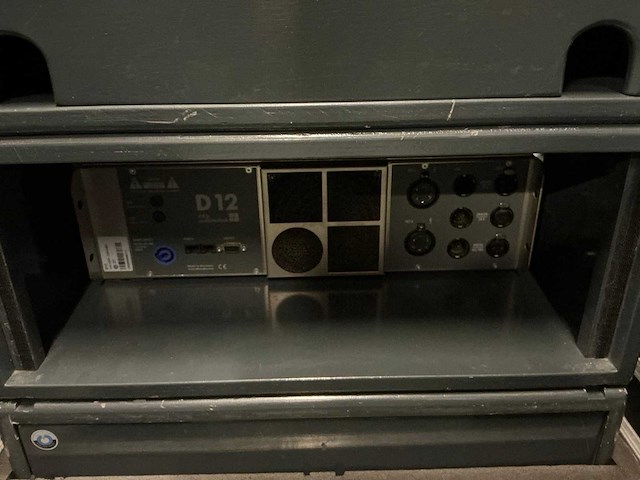 2012 d&b audiotechnik d12 versterker - afbeelding 2 van  4
