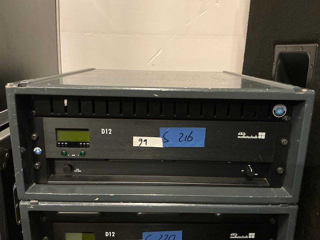2012 d&b audiotechnik d12 versterker - afbeelding 1 van  3
