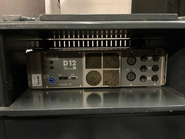 2012 d&b audiotechnik d12 versterker - afbeelding 2 van  3