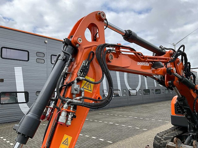 2012 doosan dx80r 2pc boom midigraafmachine met topcon x53i gps systeem - afbeelding 15 van  48