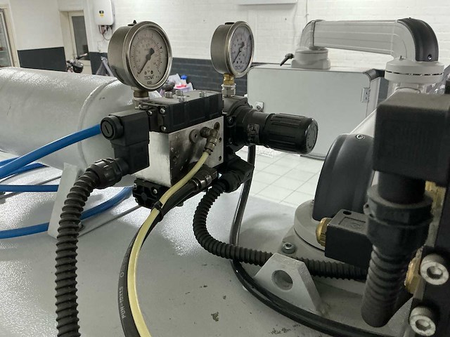 2012 heller 8207mf130 puntlasmachine - afbeelding 8 van  12