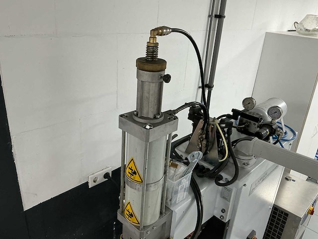 2012 heller 8207mf130 puntlasmachine - afbeelding 2 van  22