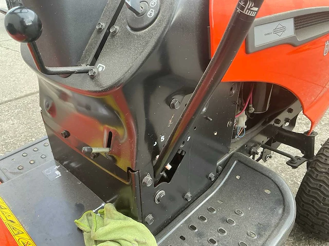 2012 husqvarna lt 131 zitmaaier - afbeelding 11 van  13