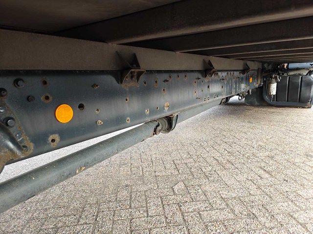 2012 iveco eurocargo motorwagen met schuifzeil - afbeelding 10 van  26