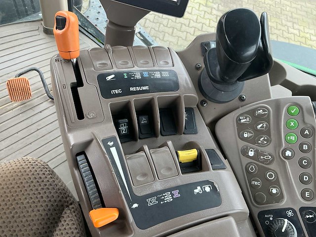 2012 john deere 7230 r vierwielaangedreven landbouwtractor - afbeelding 25 van  29