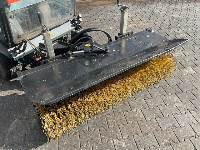 2012 karcher belos mic 45 advanced werktuigdrager zelfrijdende veegmachine - afbeelding 4 van  12