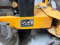 2012 lumag km-600 gemotoriseerde veegmachine met opvangbak - afbeelding 4 van  6