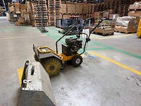 2012 lumag km-600 gemotoriseerde veegmachine met opvangbak - afbeelding 5 van  6