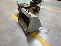 2012 lumag km-600 gemotoriseerde veegmachine met opvangbak - afbeelding 6 van  6