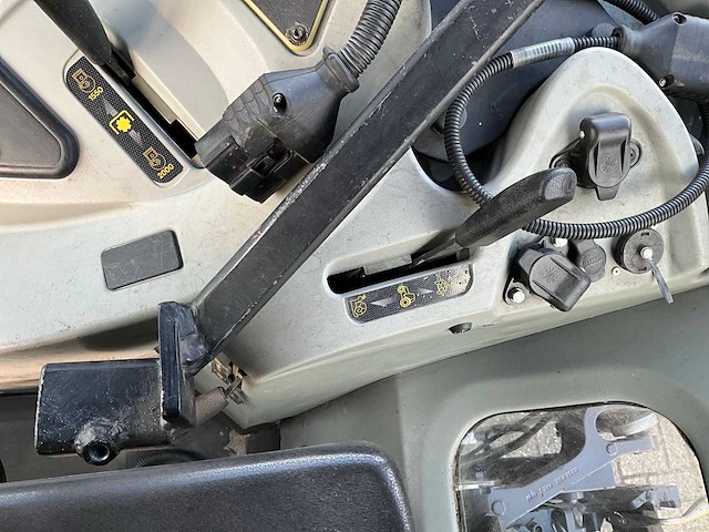 2012 massey ferguson 5445 dyna-4 vierwielaangedreven landbouwtractor - afbeelding 4 van  29