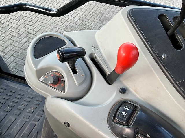 2012 massey ferguson 5445 dyna-4 vierwielaangedreven landbouwtractor - afbeelding 7 van  29