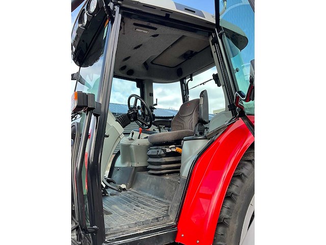 2012 massey ferguson 5445 dyna-4 vierwielaangedreven landbouwtractor - afbeelding 26 van  29