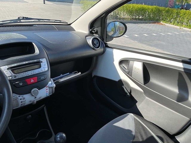2012 peugeot 107 1.0 access accent personenauto - afbeelding 17 van  27