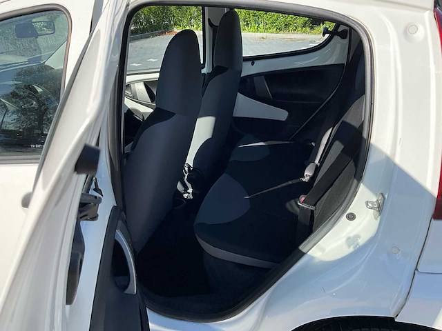 2012 peugeot 107 1.0 access accent personenauto - afbeelding 18 van  27