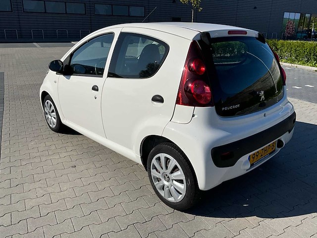 2012 peugeot 107 1.0 access accent personenauto - afbeelding 24 van  27