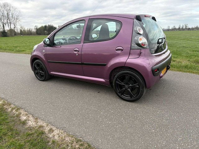 2012 peugeot 107 airco 1.0 active personenauto - afbeelding 9 van  12