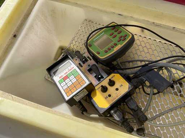 2012 samco 7100 maïszaaimachine met fronttank - afbeelding 2 van  3