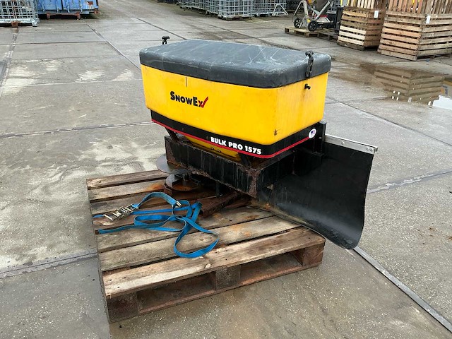 2012 snowex bulk pro 1575 zoutstrooier - afbeelding 1 van  8
