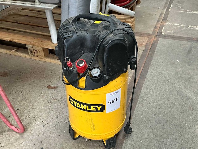 2012 stanley d200 olievrije compressor - afbeelding 1 van  4
