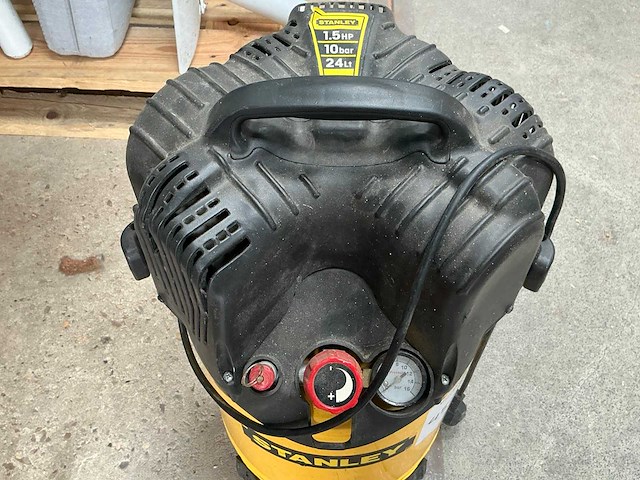 2012 stanley d200 olievrije compressor - afbeelding 2 van  4