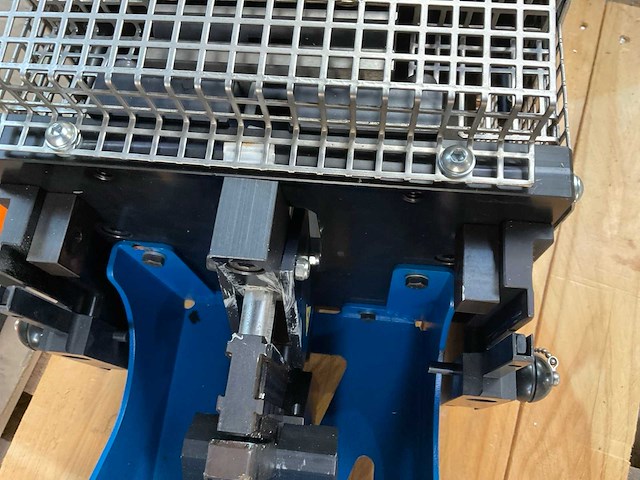 2012 tekna tk 280 rc 20 aluminium profiel ponsmachine pneumatisch - afbeelding 3 van  17