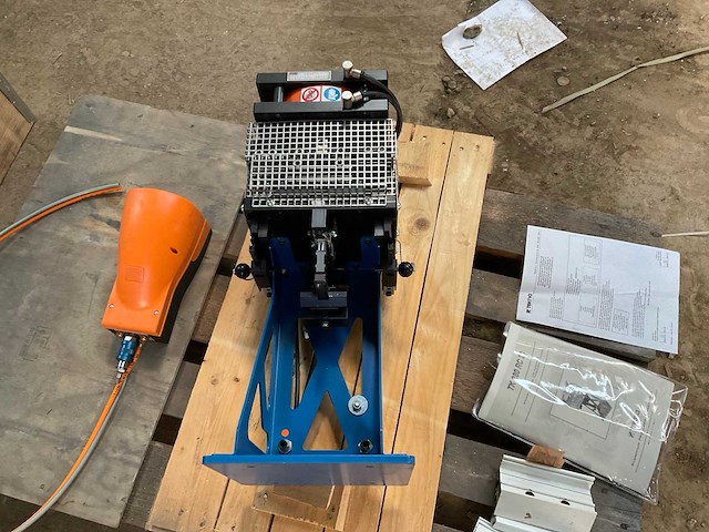 2012 tekna tk 280 rc 20 aluminium profiel ponsmachine pneumatisch - afbeelding 11 van  17