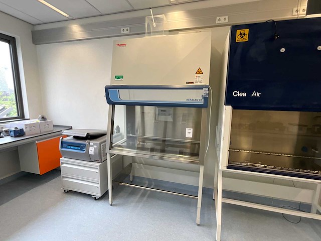 2012 thermo scientific herasafe ks 12 microbiologische veiligheidskast en12469 - afbeelding 1 van  9