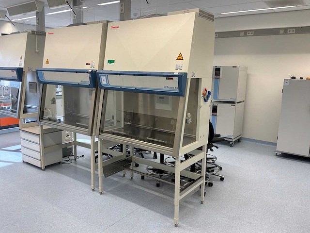 2012 thermo scientific herasafe ks 12 microbiologische veiligheidskast en12469 - afbeelding 1 van  6