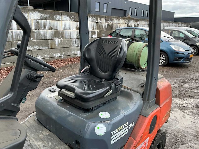2012 toyota 028fgf25 vorkheftruck - afbeelding 10 van  33