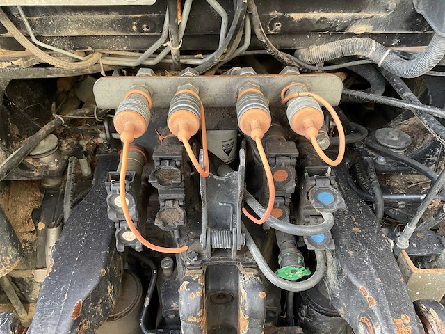 2012 valtra t121 hitech vierwielaangedreven landbouwtractor - afbeelding 13 van  30