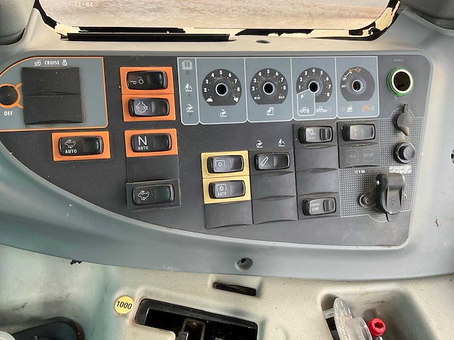 2012 valtra t121 hitech vierwielaangedreven landbouwtractor - afbeelding 19 van  30