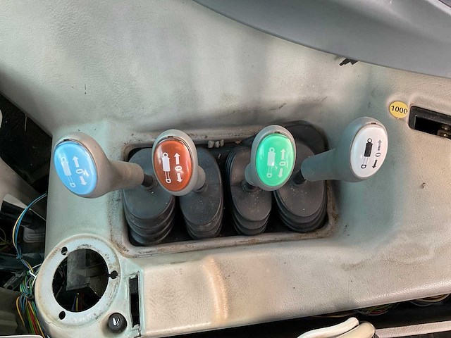 2012 valtra t121 hitech vierwielaangedreven landbouwtractor - afbeelding 20 van  30