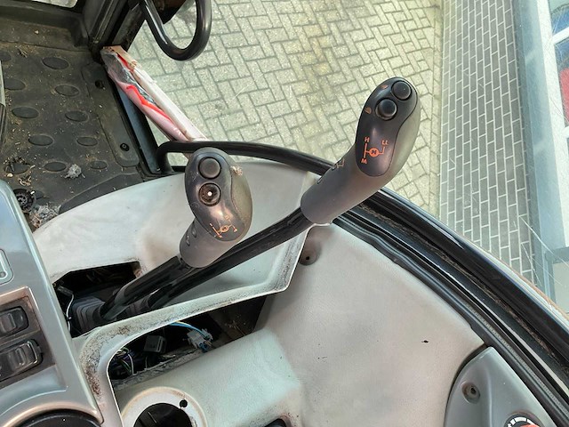 2012 valtra t121 hitech vierwielaangedreven landbouwtractor - afbeelding 21 van  30