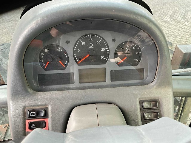 2012 valtra t121 hitech vierwielaangedreven landbouwtractor - afbeelding 23 van  30