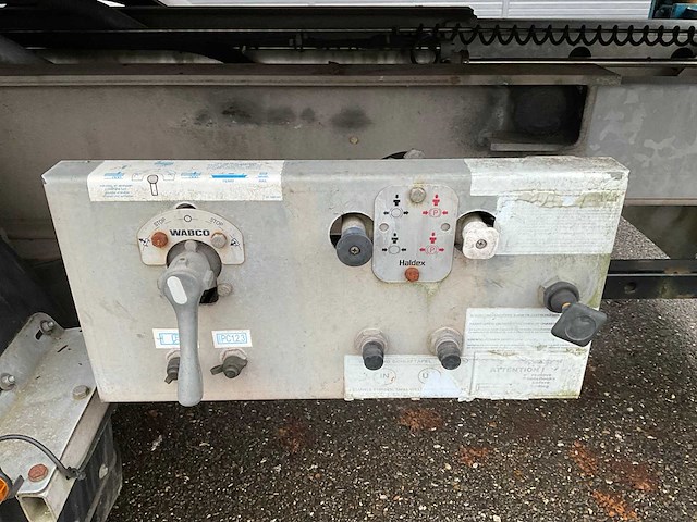 2012 vanhool 3b0079 container chassis met container - afbeelding 11 van  29