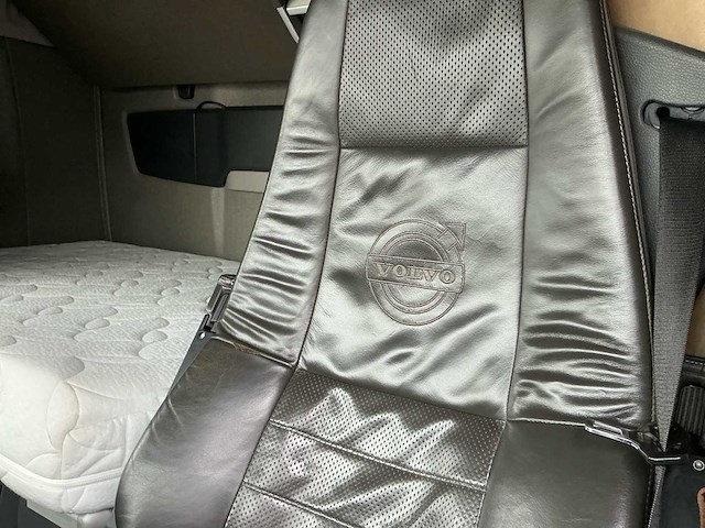 2012 volvo fh 6x2 xxl vrachtwagen - afbeelding 24 van  43