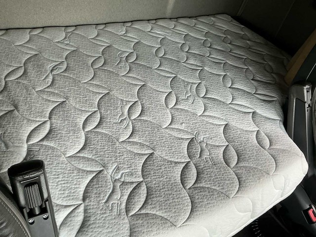 2012 volvo fh 6x2 xxl vrachtwagen - afbeelding 15 van  41