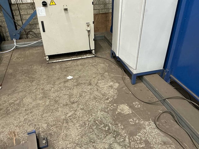 2012 yaskawa mt1-3000-s2d lasrobot complete opstelling - afbeelding 48 van  66